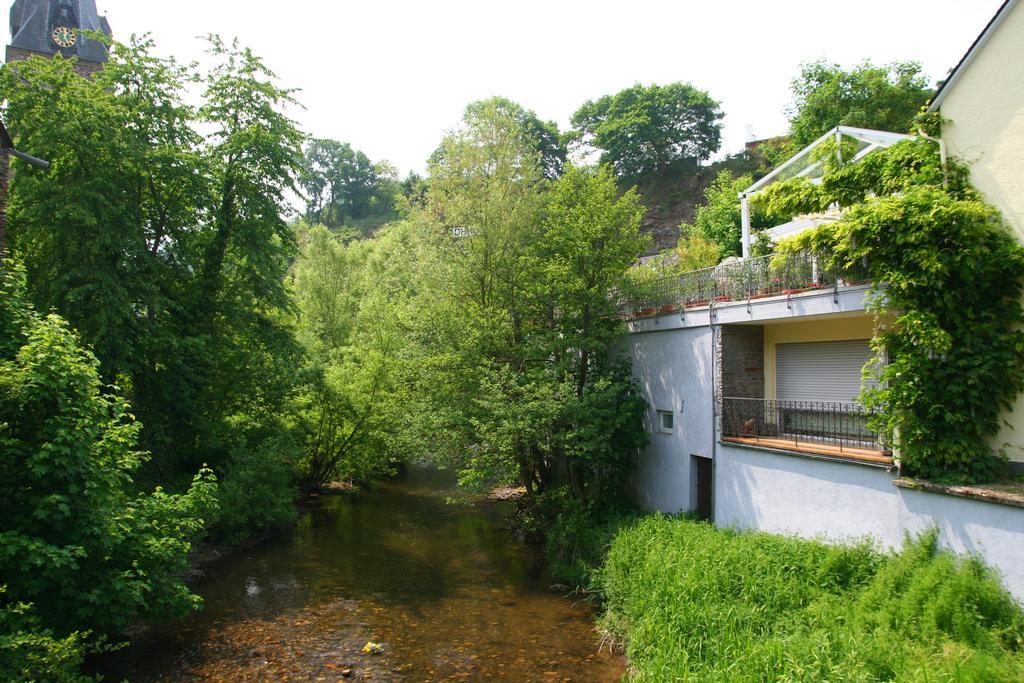 Weingut & Gaestehaus Stephan Kohl Hotel Neumagen-Dhron Exterior photo