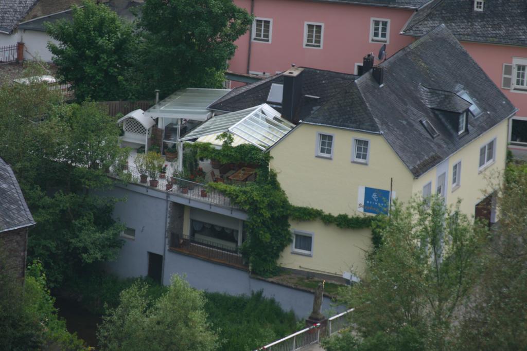 Weingut & Gaestehaus Stephan Kohl Hotel Neumagen-Dhron Exterior photo